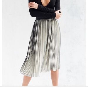 NWT Kimchi Blue Dual Pleated Midi Skirt